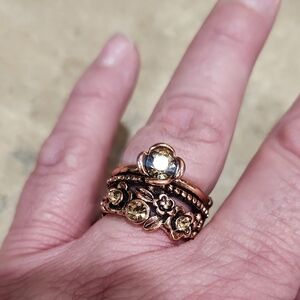 Elegant Gold Floral Ring